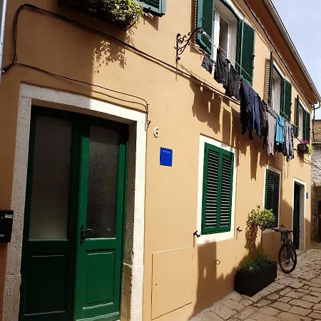 Bluestone Apartment *