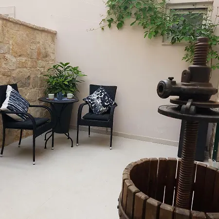 Bluestone Apartment *