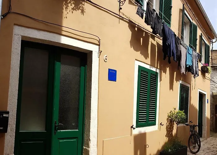 Bluestone Apartment *