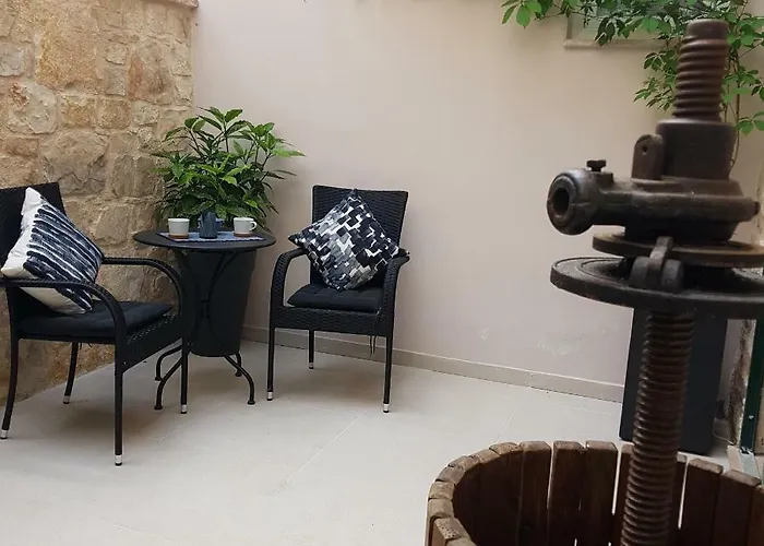 Bluestone Apartment *